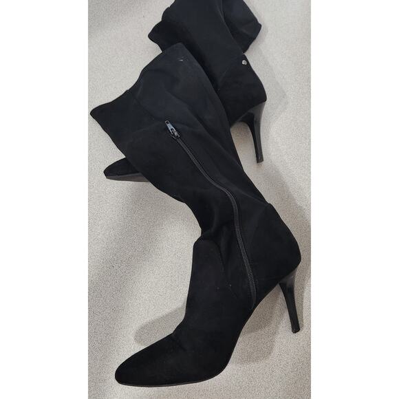Simply Vera Vera Wang Svannabelle Black Suede High Heel Boots 10M Lightweight - Picture 4 of 6